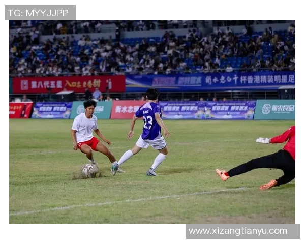 足球巨星赛场风采解析 打破纪录与争议的背后故事