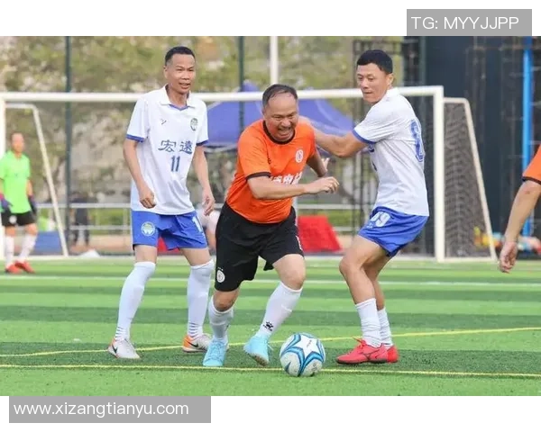 韶关足球俱乐部球星奋勇拼搏点燃赛场激情引领球队未来希望